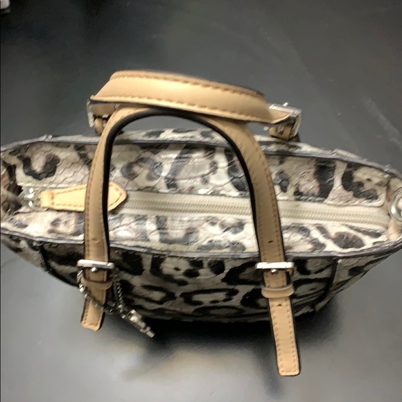 Animal print Guess Purse. - Picture 2 of 3